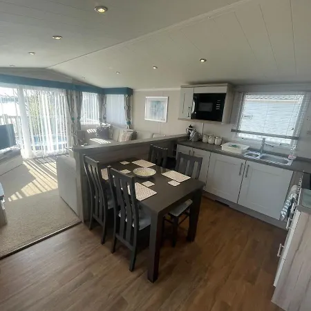Lakeside Retreat 3 With Hot Tub, Private Fishing Peg Situated At Tattershall Lakes Country Park Exterior photo
