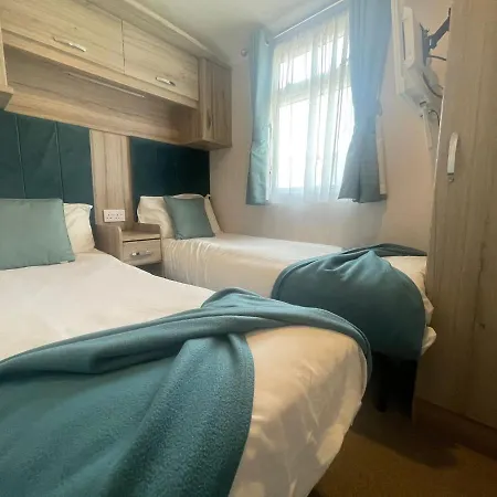 Lakeside Retreat 3 With Hot Tub, Private Fishing Peg Situated At Tattershall Lakes Country Park Exterior photo