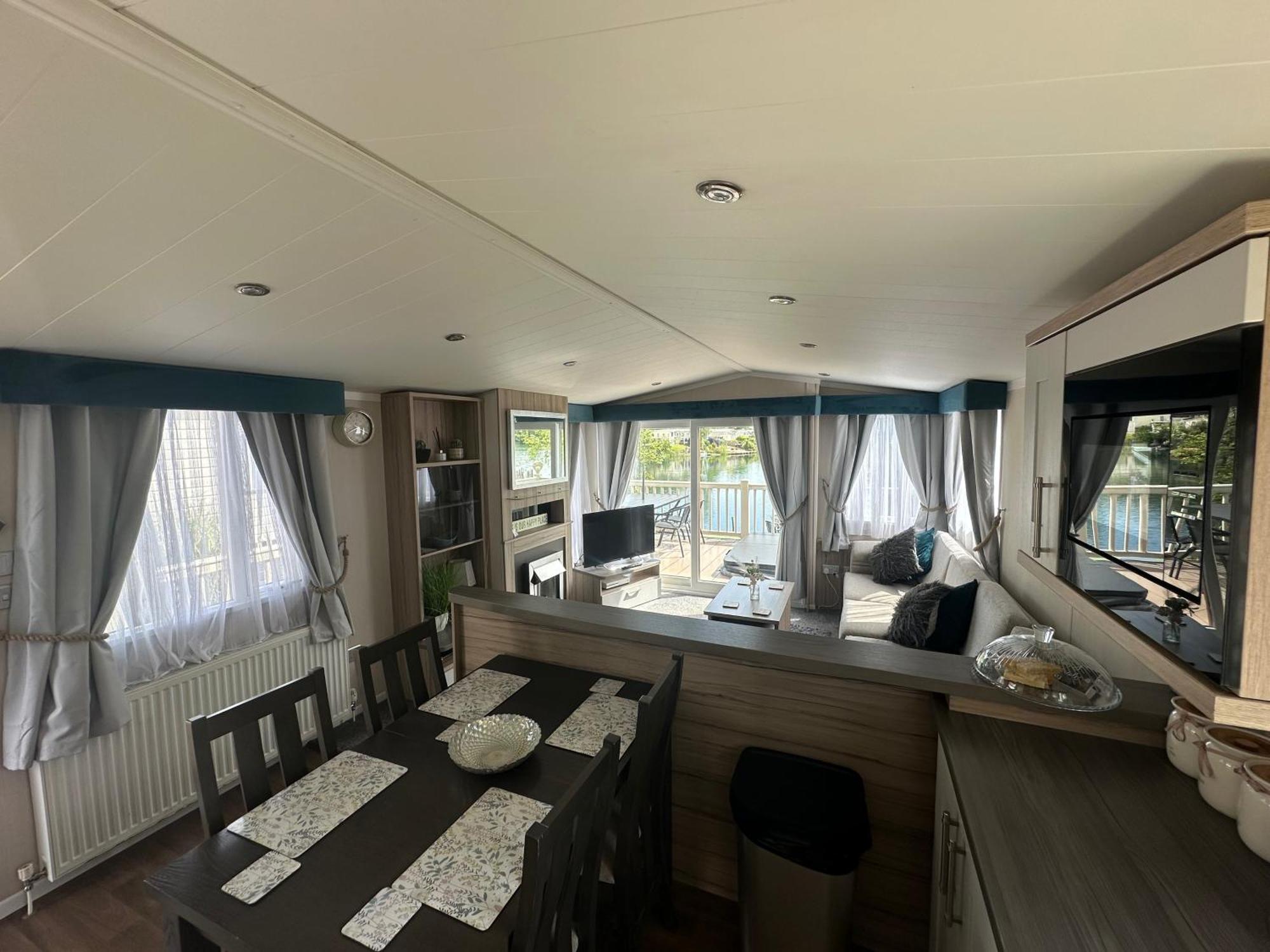 Lakeside Retreat 3 With Hot Tub, Private Fishing Peg Situated At Lakes Country Park *